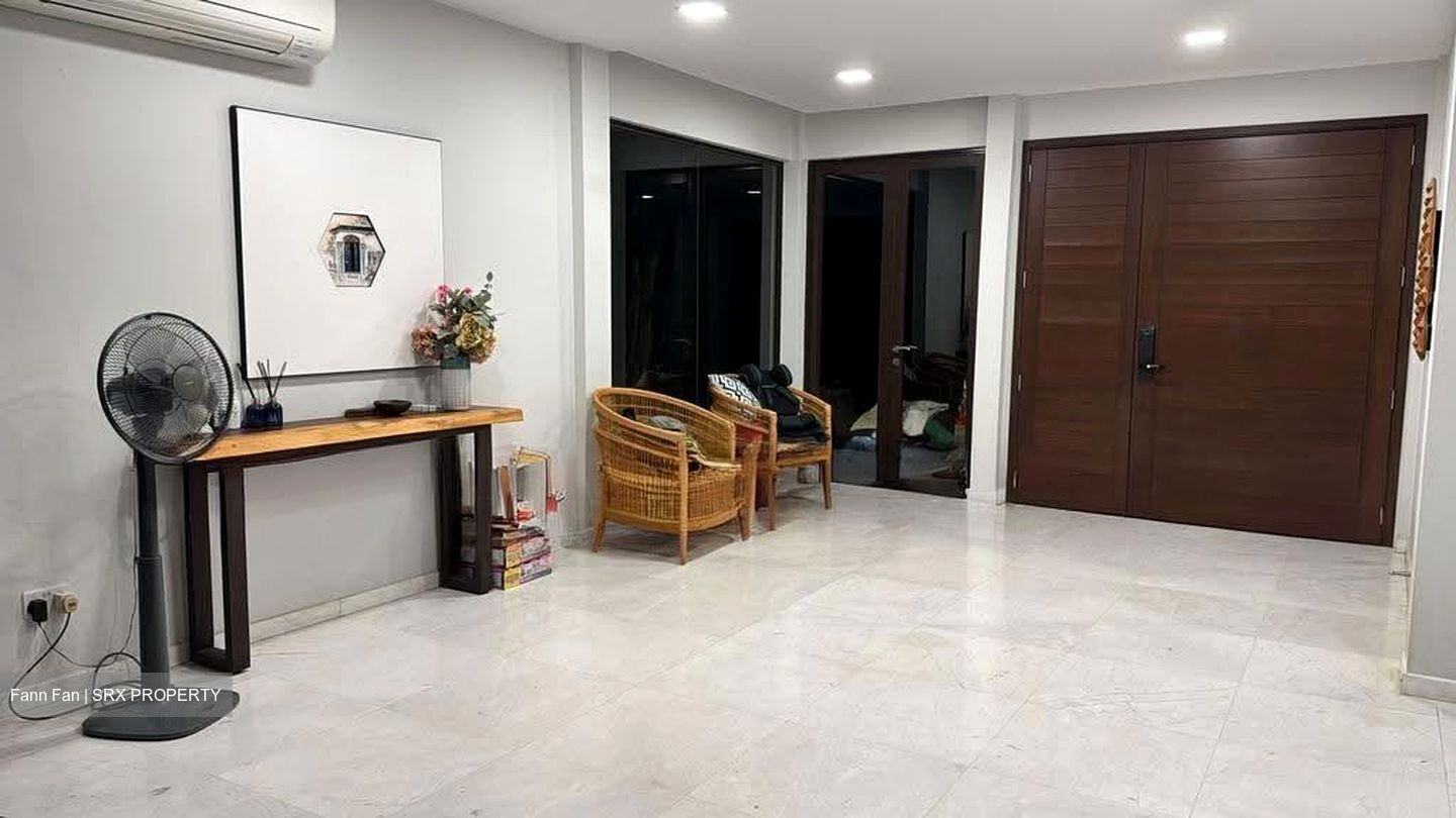 Paya Lebar Crescent (D19), Terrace #611939251